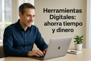 Hombre trabajando en un portátil en un escritorio luminoso con la frase Herramientas Digitales ahorra tiempo y dinero escrita en la pared